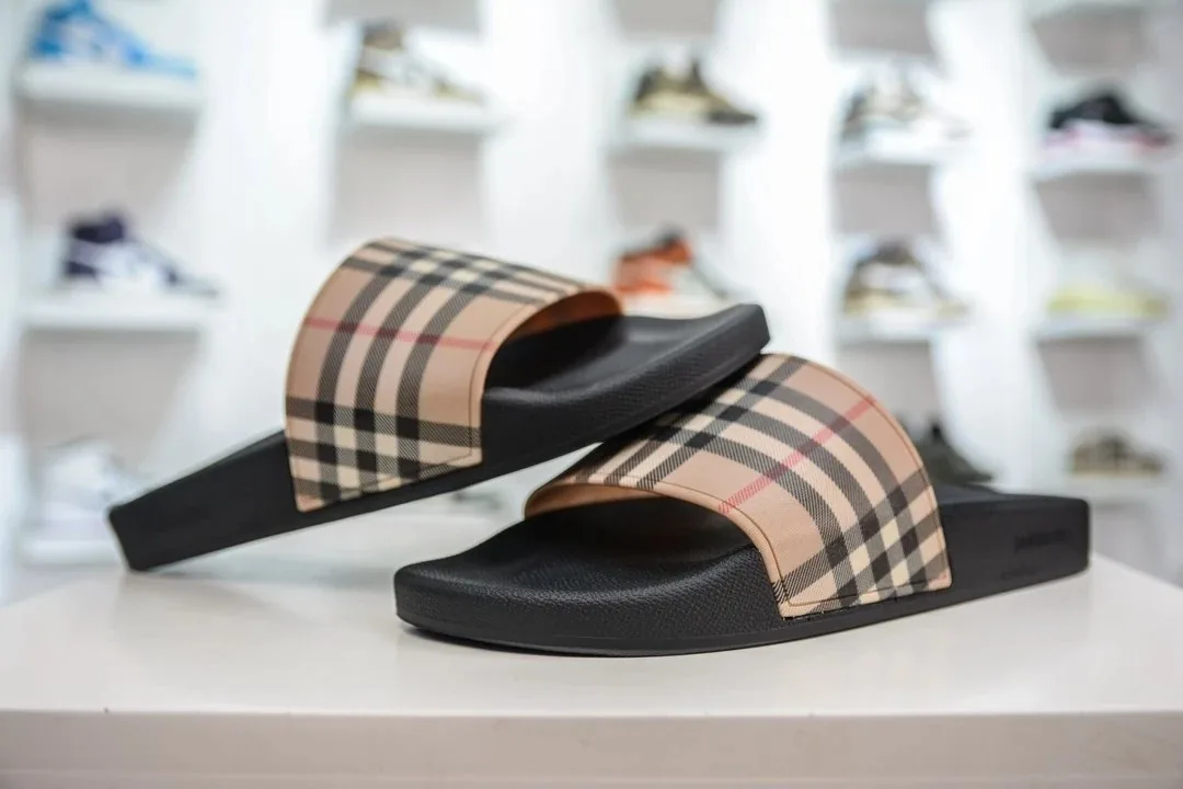 Balenciaga Slides — Photo 8