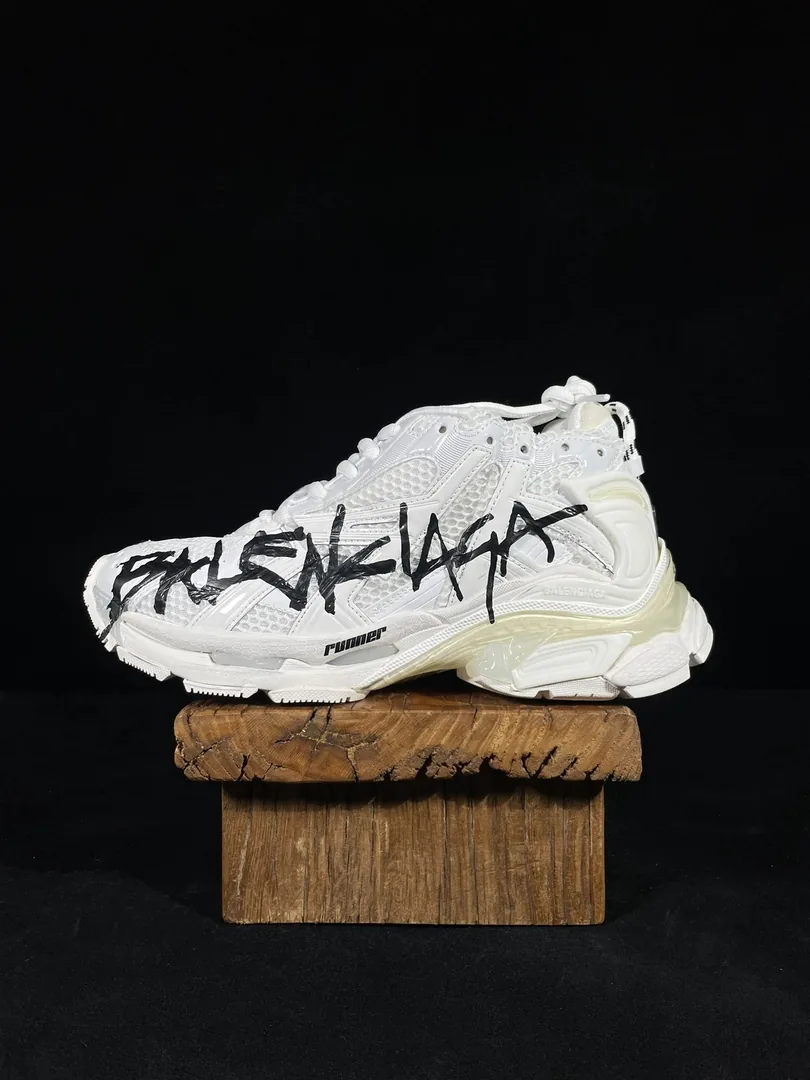 Balenciaga Runner White Low-Top Runners