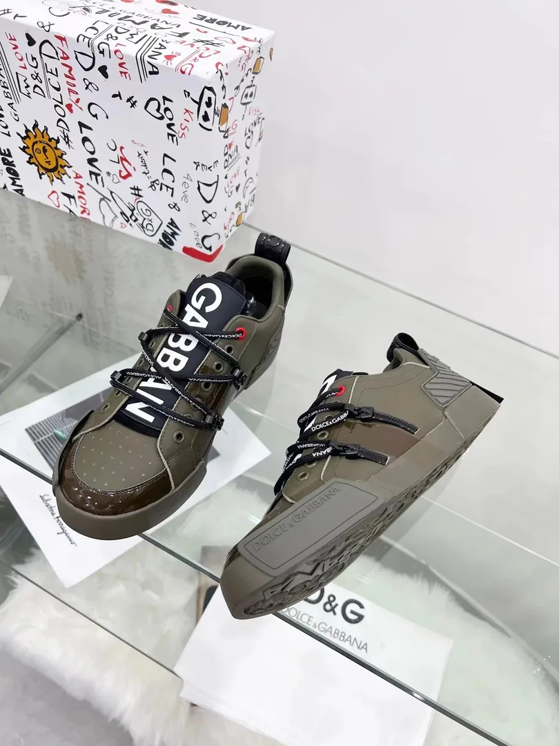 Dolce & Gabbana & White Sneakers — Photo 10