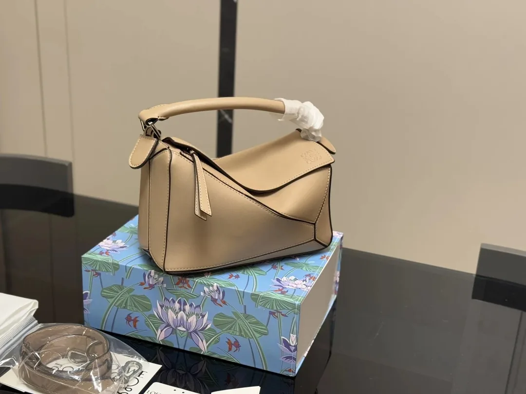 Loewe Puzzle Edge Leather Bag — Photo 3