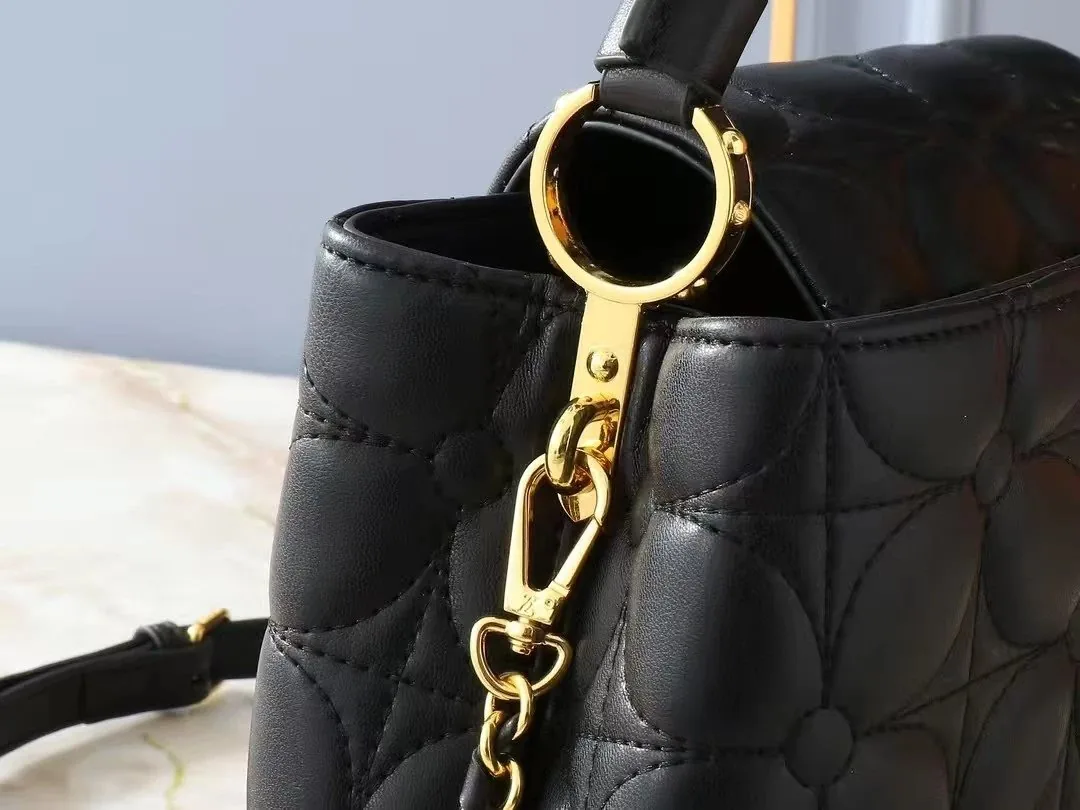 Louis Vuitton Leather Handbag — photo 6