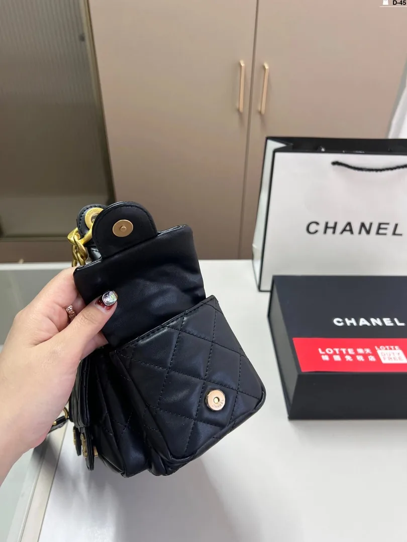 Chanel 25C Multi-Pocket Hobo Bag — Photo 10