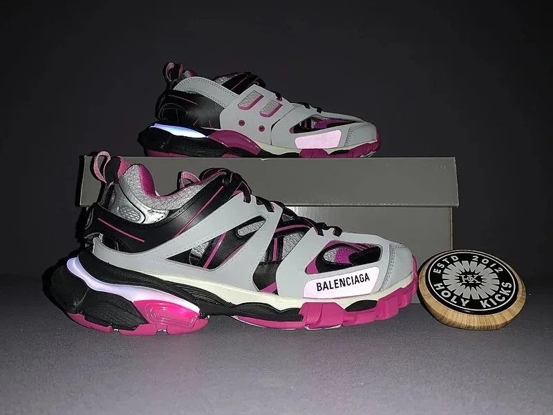 Balenciaga Track Beige Low-Top Sneakers — Photo 8