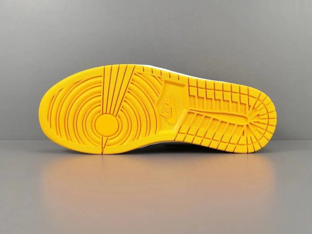 Air Jordan 1 High Taxi — Photo 11
