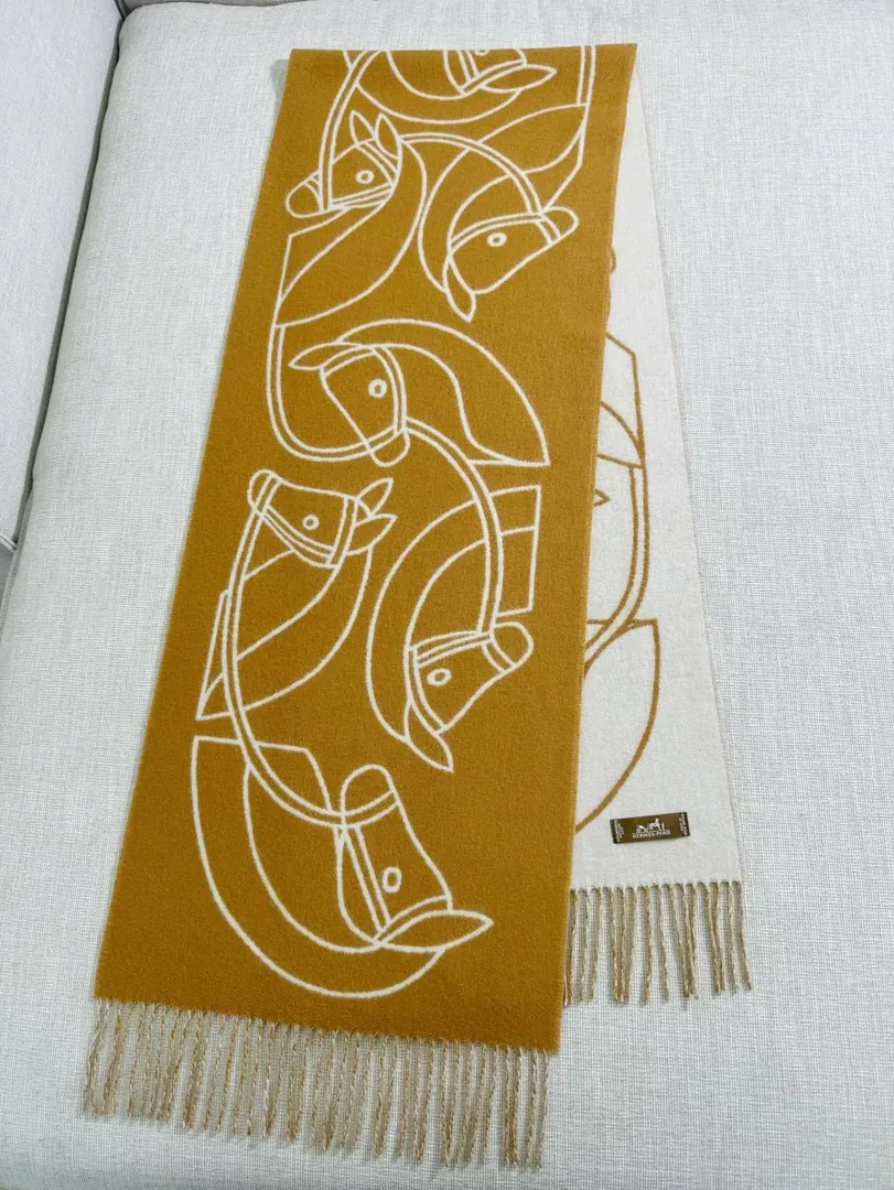 Equestrian Interlock Cashmere Scarf — Photo 7