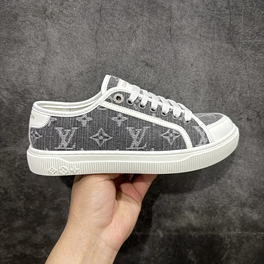 Louis Vuitton Lagoon Colorway Sneakers — photo 3