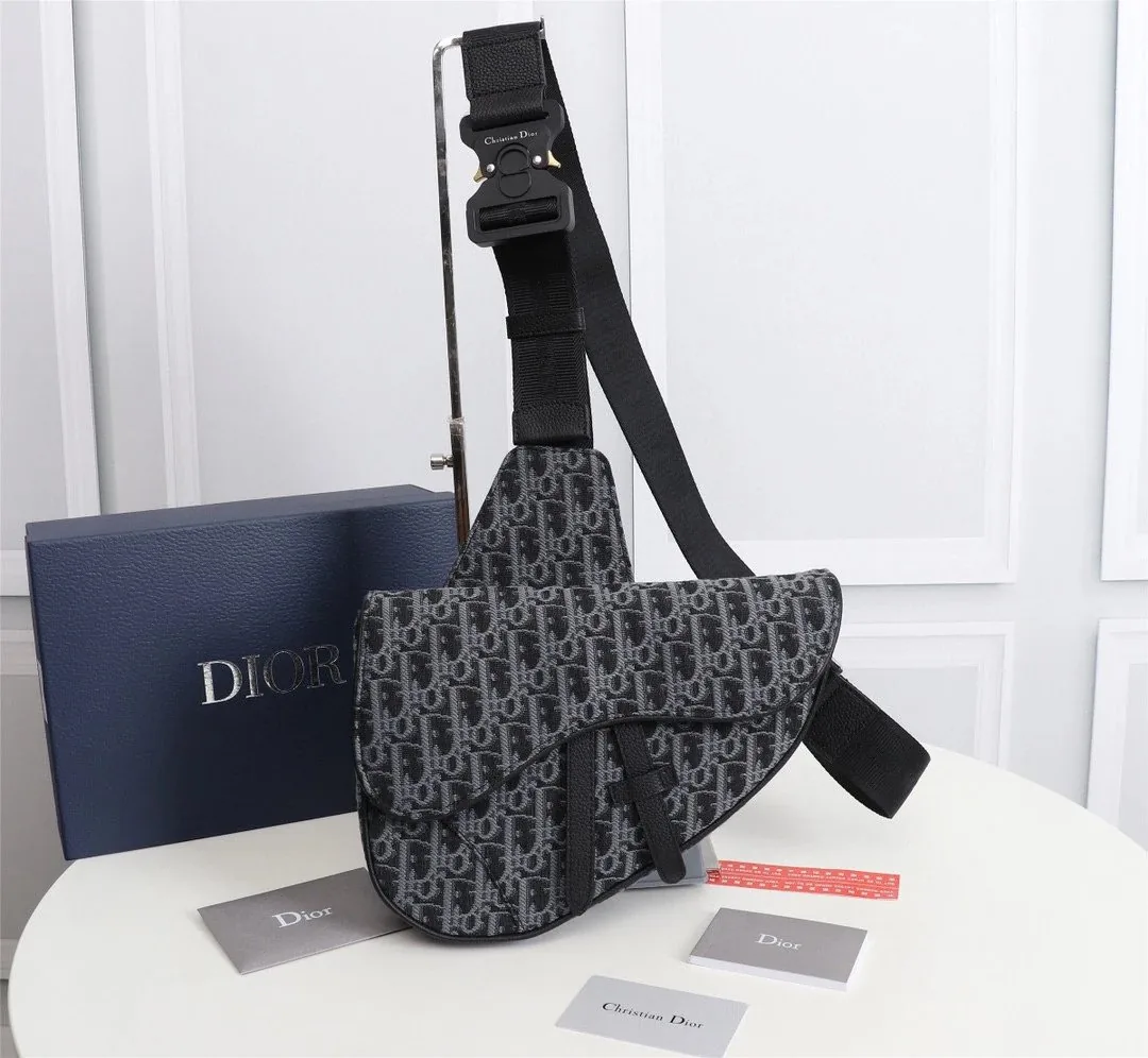 Dior Saddle Grained Leather Crossbody Bag — photo 3