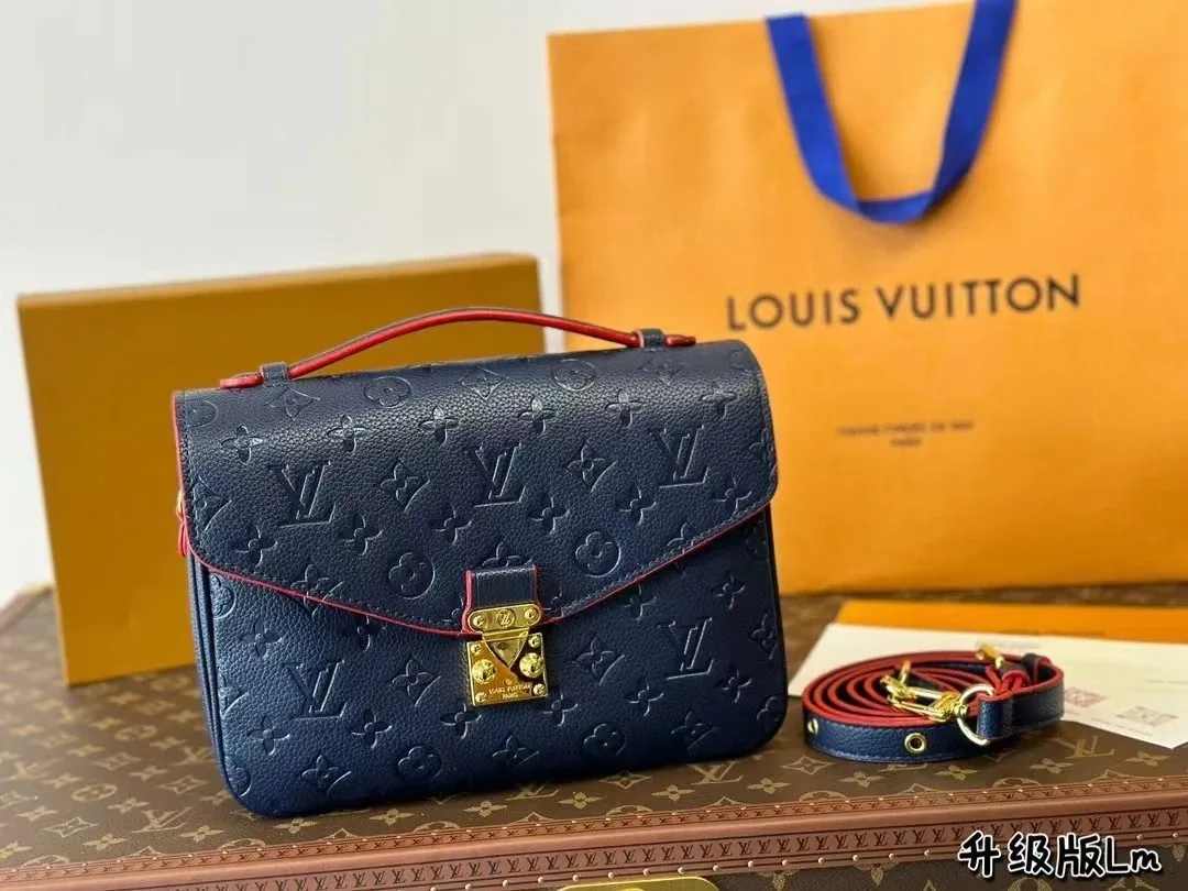 Louis Vuitton Leather Handbag — Photo 2