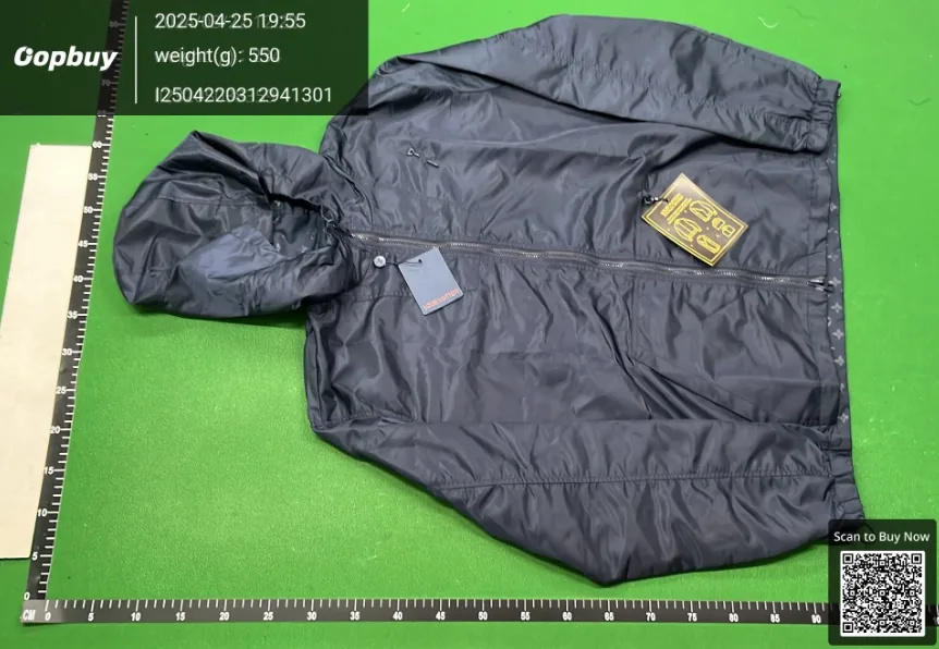 Jacquard Reversible Windbreaker — Photo 15