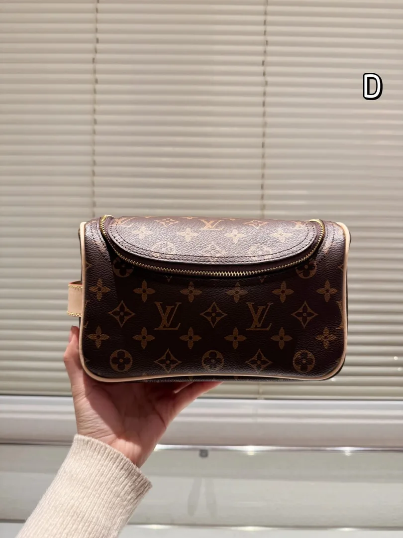 Louis Vuitton Cosmetic Pouch — photo 10