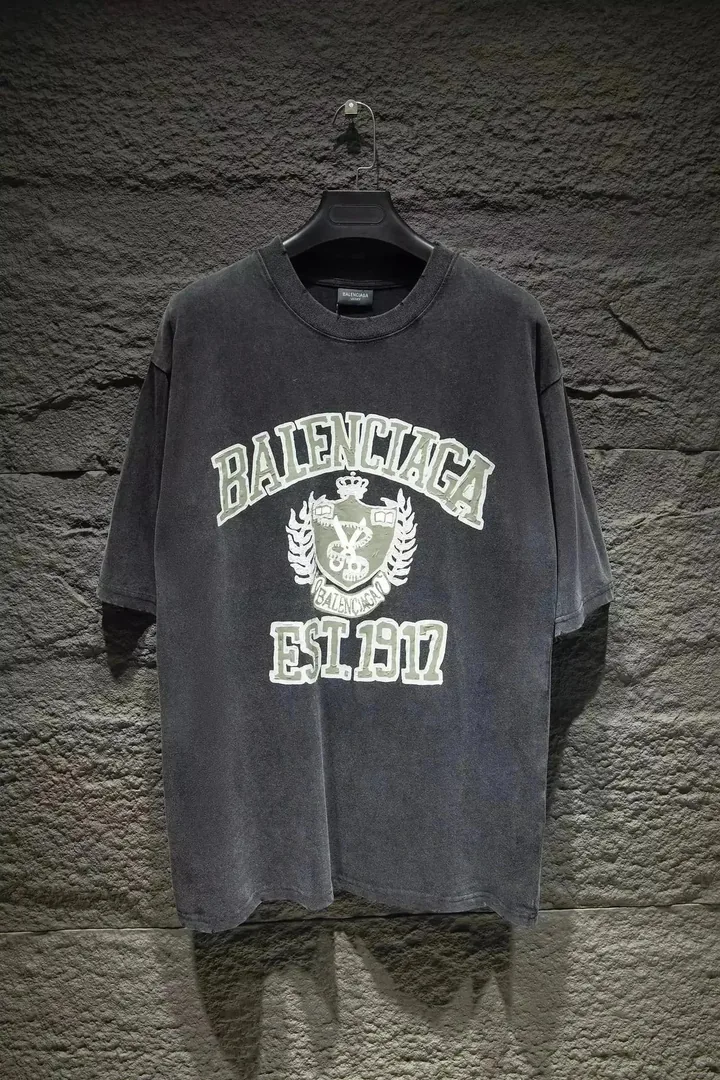 Balenciaga T-Shirt — Photo 13