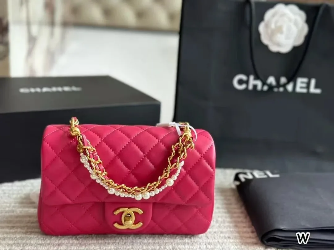 Chanel Leather Handbag — photo 5
