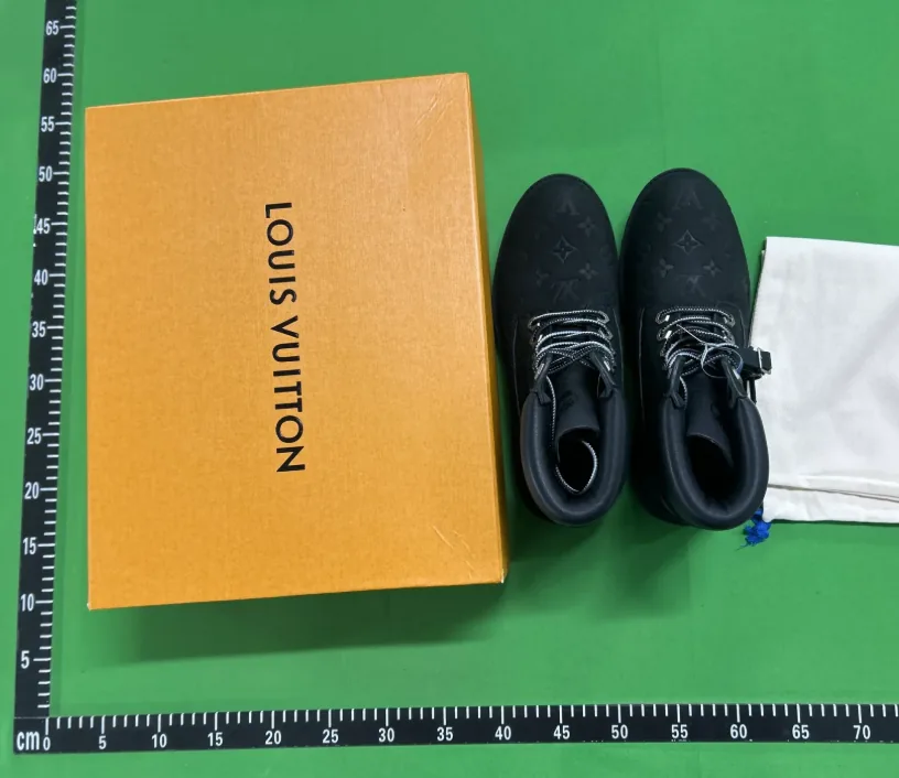 Louis Vuitton LV x Timberland Boot White Grey Print Sneakers — QC