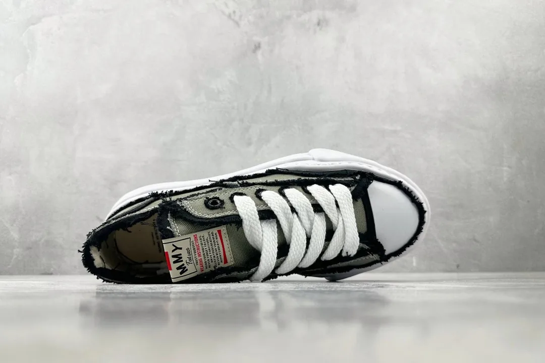 Maison Mihara Yasuhiro Grey Suede Low-Top Sneakers — Photo 3