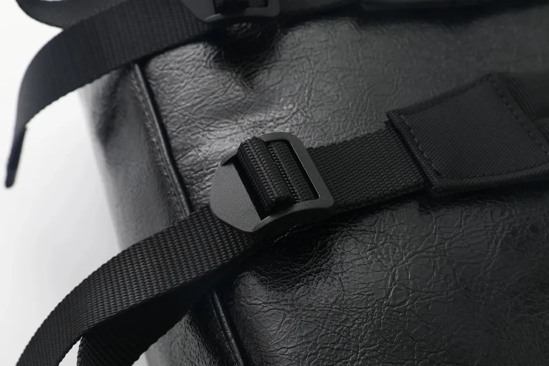 Balenciaga Logo Waxed Leather Backpack — Zdjęcie 15