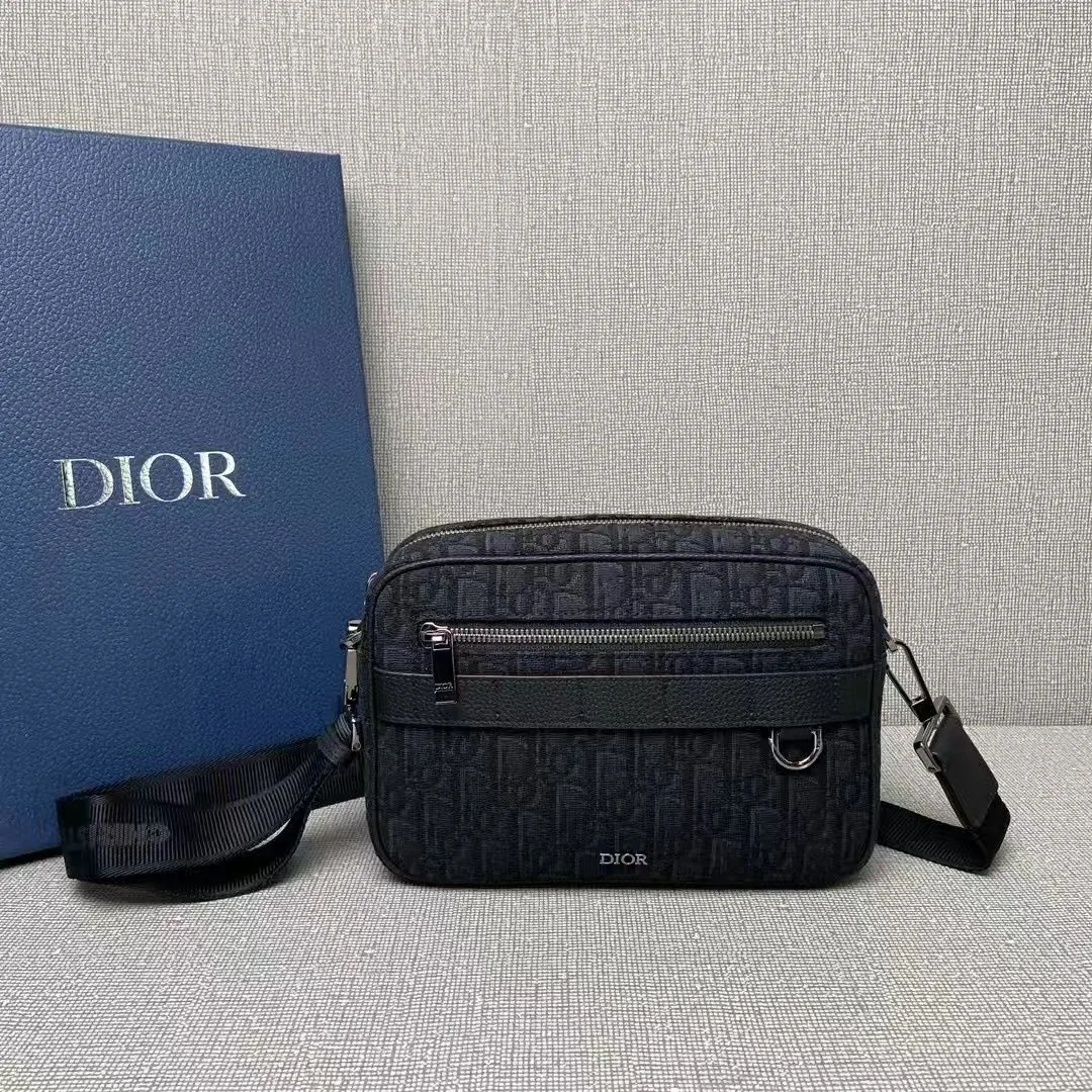 Dior Oblique Messenger Bag — Photo 9