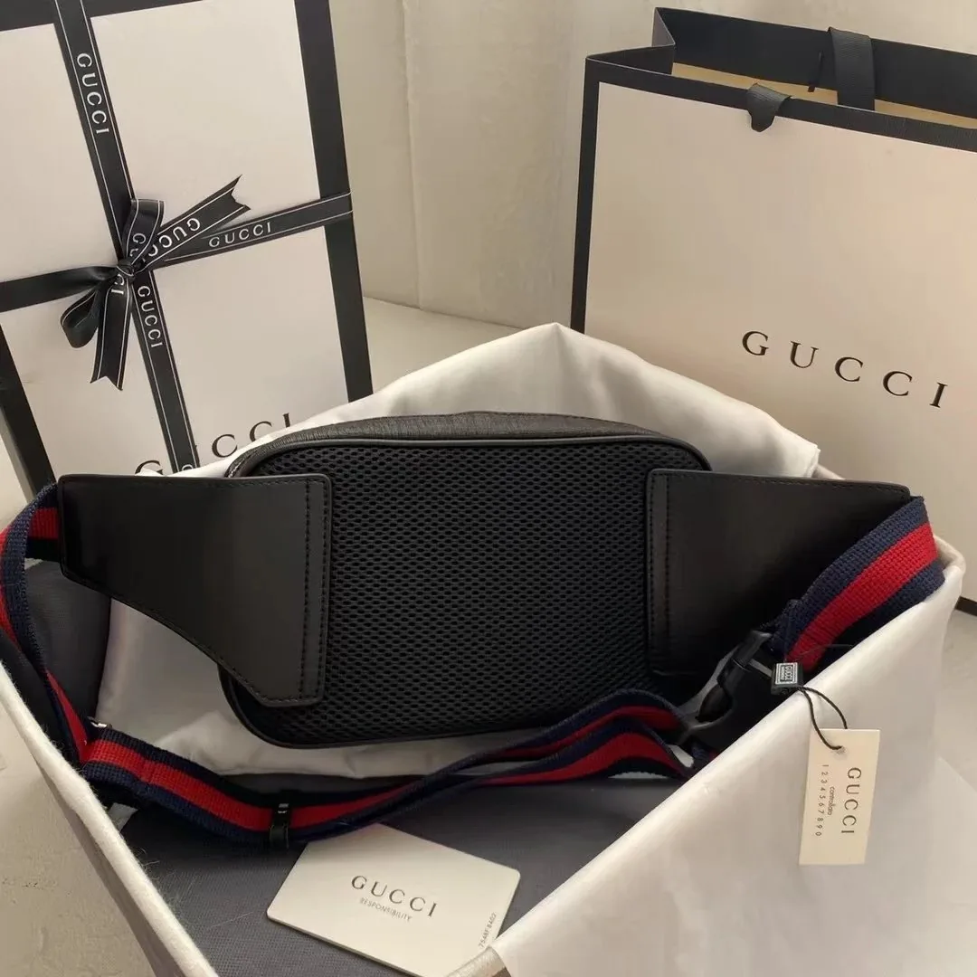 Gucci Messenger Bag — Photo 11