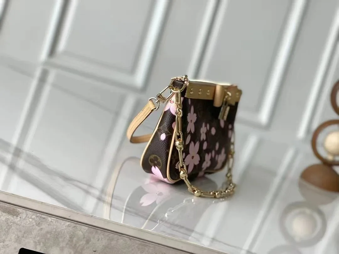 Louis Vuitton Bag — Photo 9