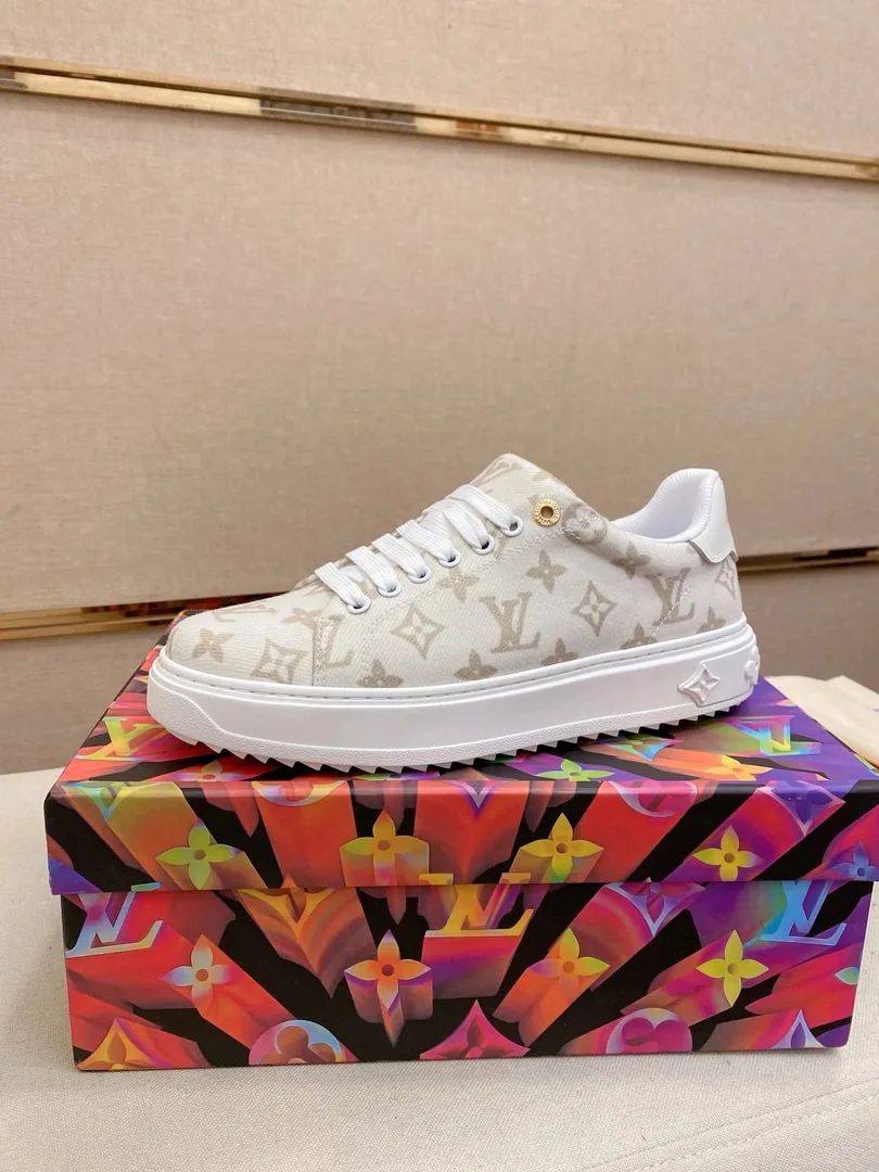 Louis Vuitton Daily Wear Low-Top Sneakers — Photo 14