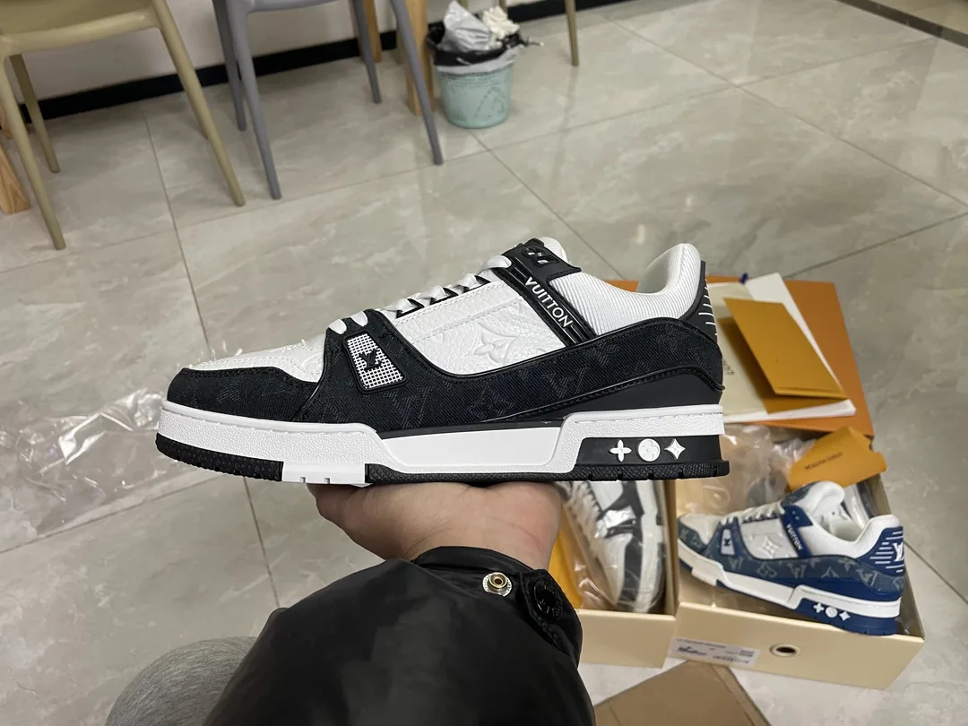 Louis Vuitton LV Trainer Blue Low-Top Trainers — photo 2