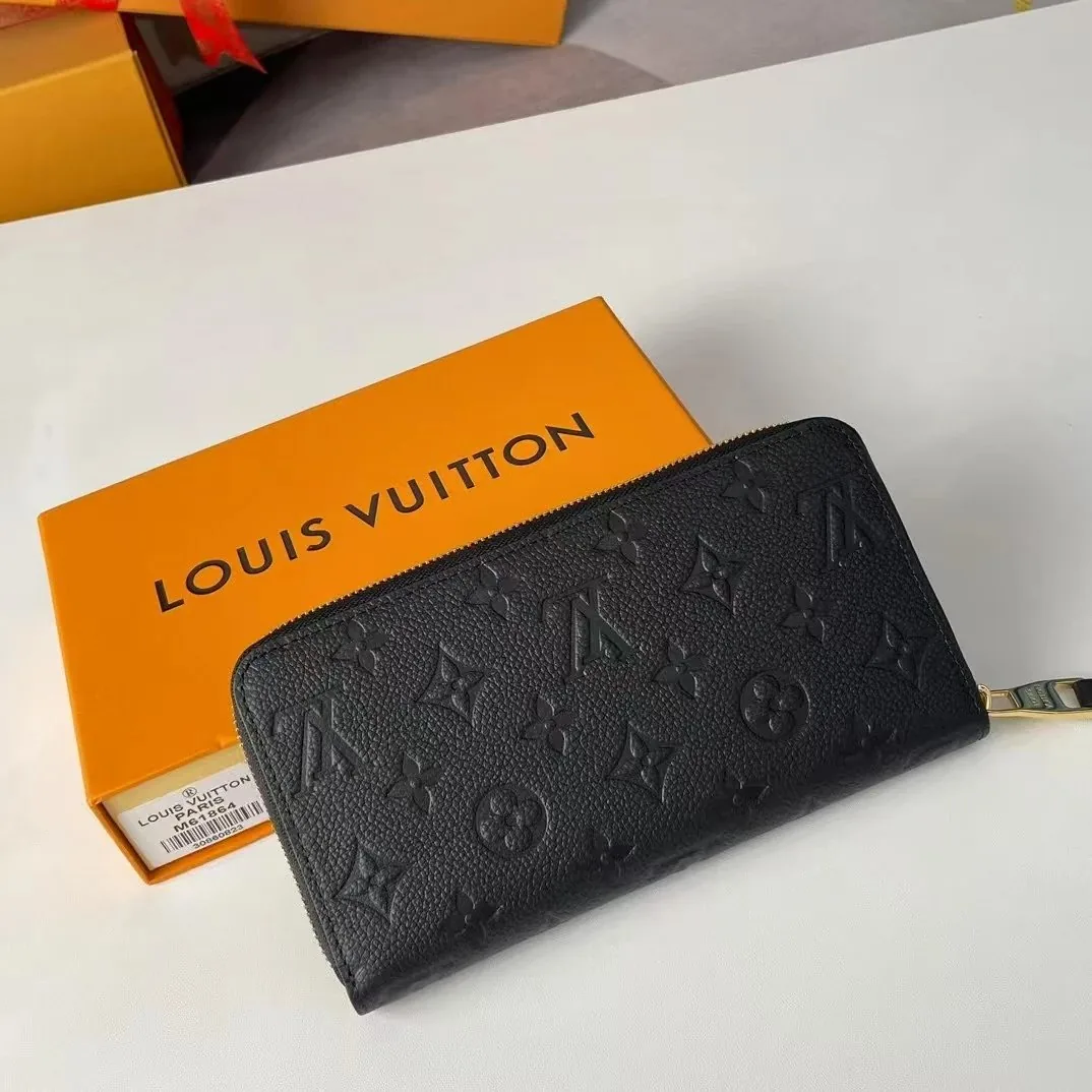 Louis Vuitton Leather Handbag — photo 2