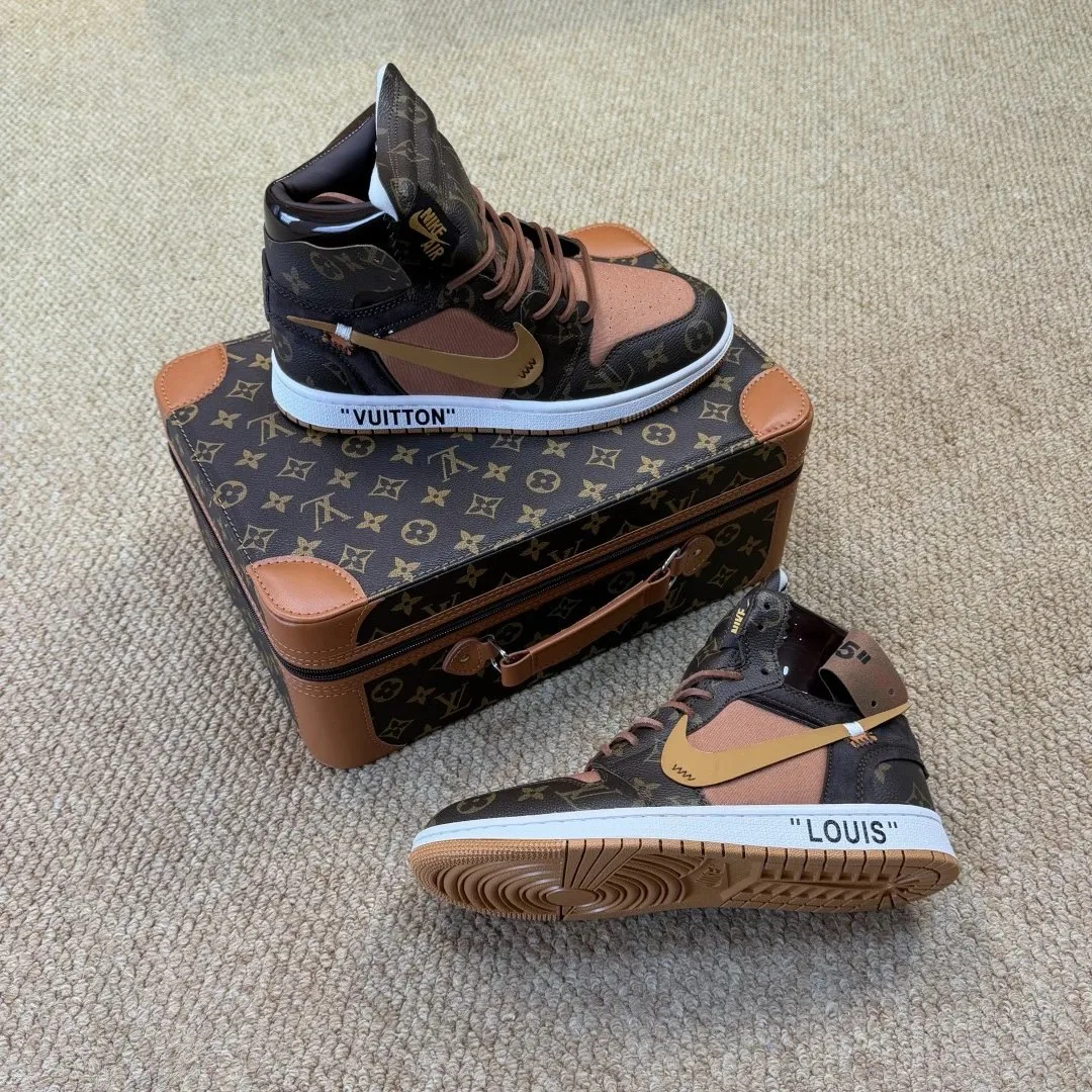 Jordan 1 High Triple Collab Monogram Sneakers With Trunk Cas — photo 9