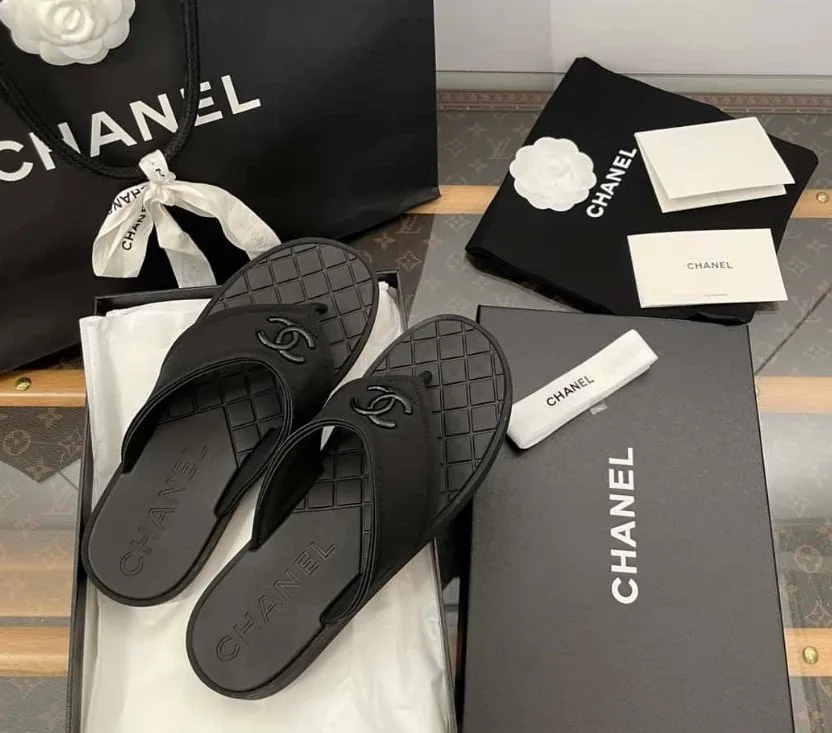Chanel Black Double C Thong Slides — photo 8