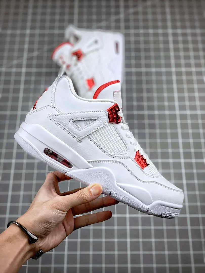 Air Jordan 4 Metallic Pack — Photo 2
