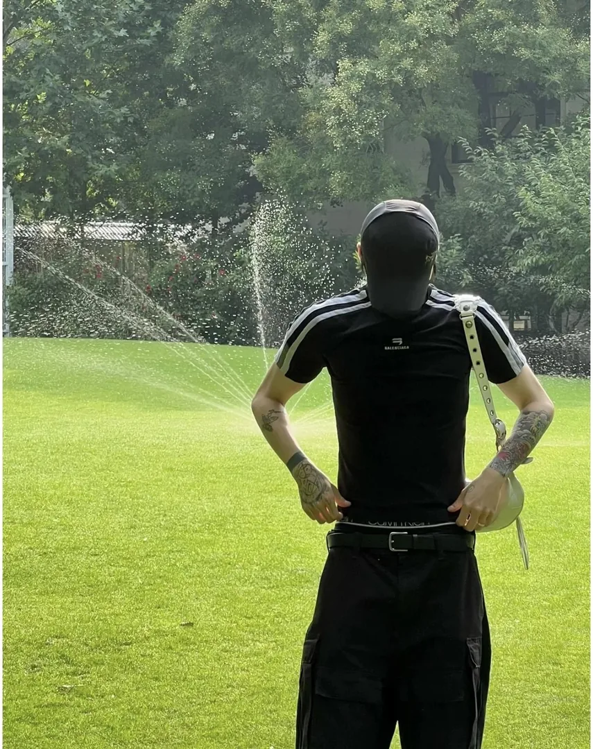 Balenciaga Sporty Striped Fitted T-Shirt — photo 6