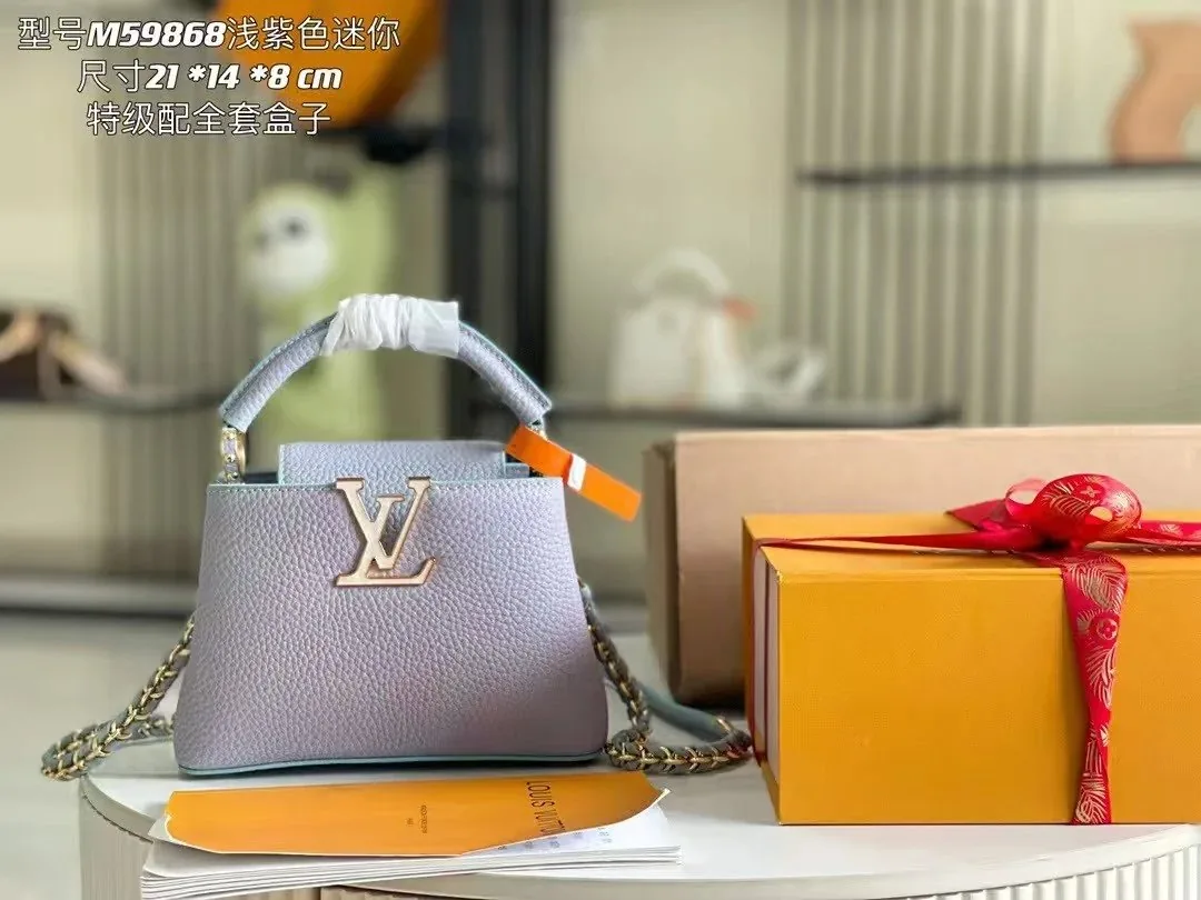 Louis Vuitton Leather Shoulder Bag — photo 3