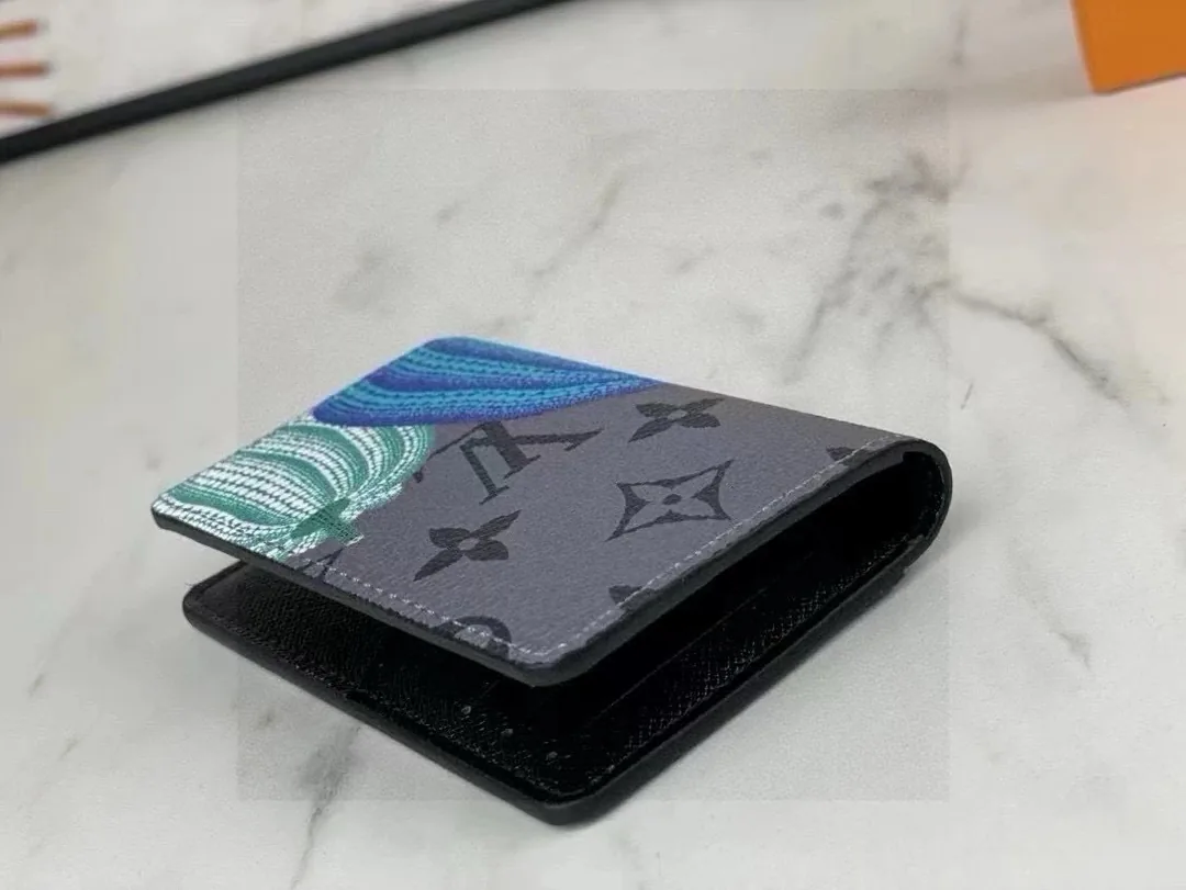 Louis Vuitton Short Leather Wallet — photo 3