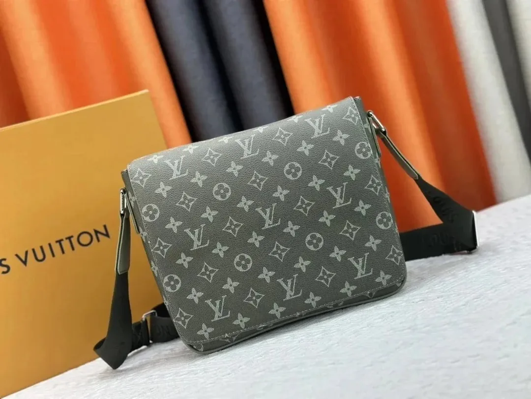 Retro Crossbody Waist Bag — Photo 12