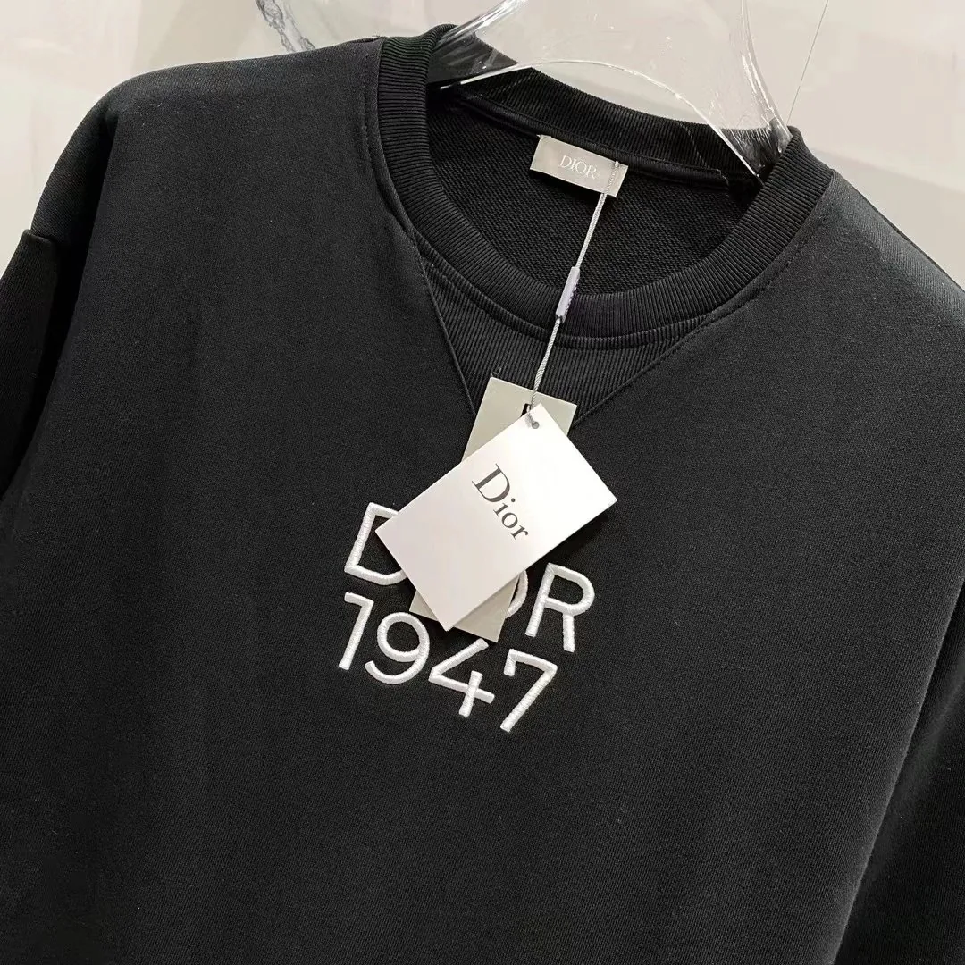 Embroidered Sweatshirt — Photo 14