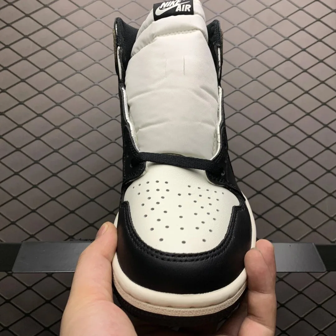 Air Jordan 1 Dark Mocha — Photo 8