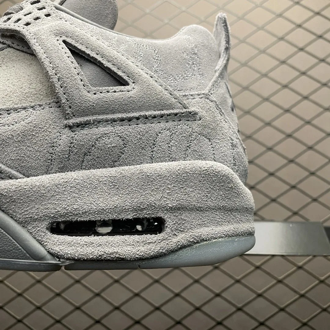Air Jordan 4 Kaws Grey — Photo 12