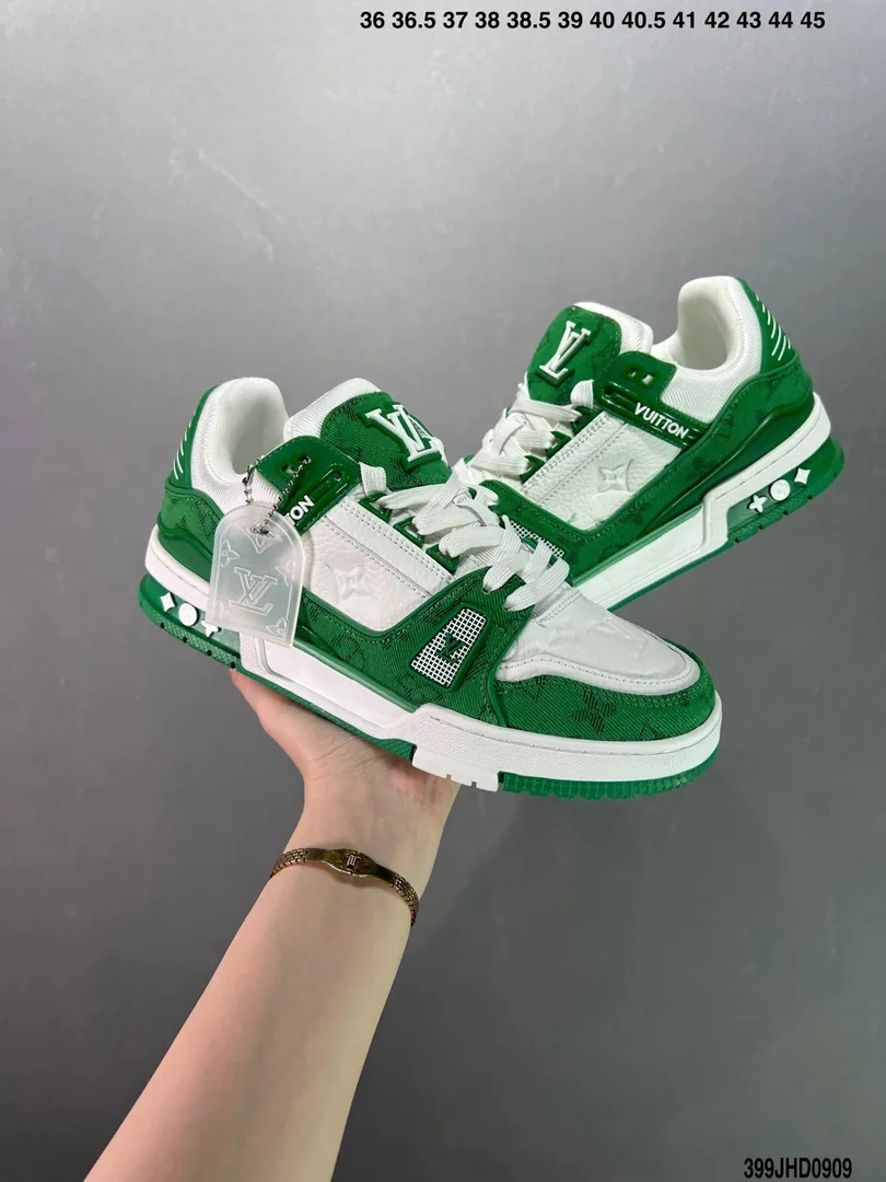 Louis Vuitton LV Trainer Grey Low-Top Runners — Photo 5