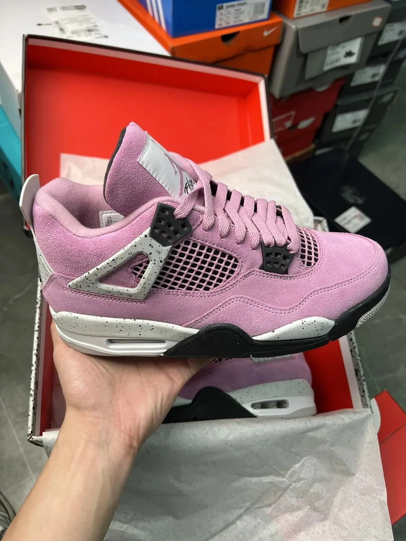 Air Jordan 4 Orchid — Photo 10