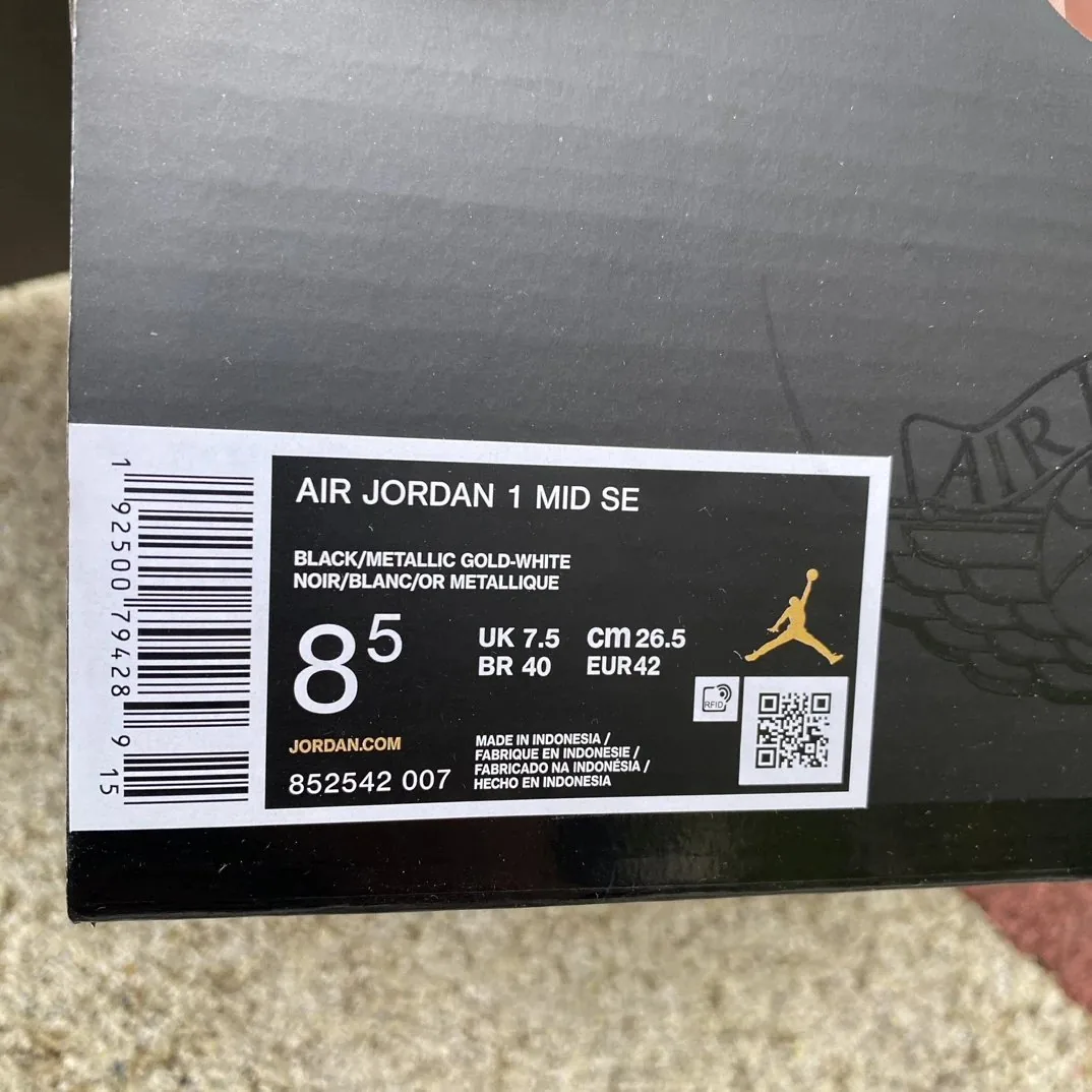 Air Jordan 1 Mid Black Gold — QC