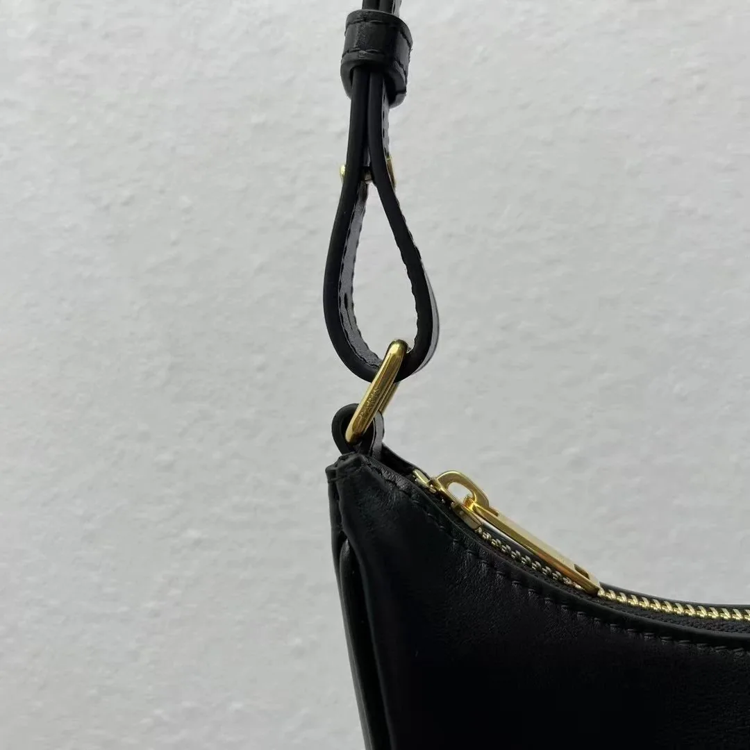 Chanel Leather Handbag — photo 9