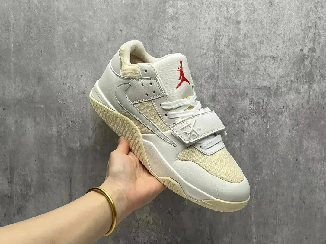 Jordan 1 White Basic Trainers — Photo 6