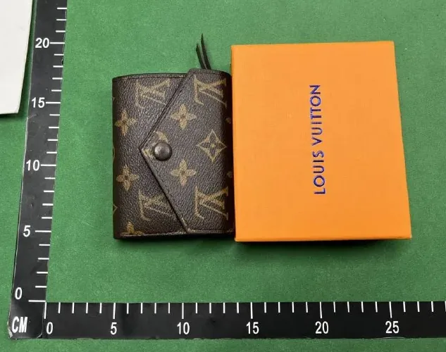Louis Vuitton Victorine Wallet — photo 11