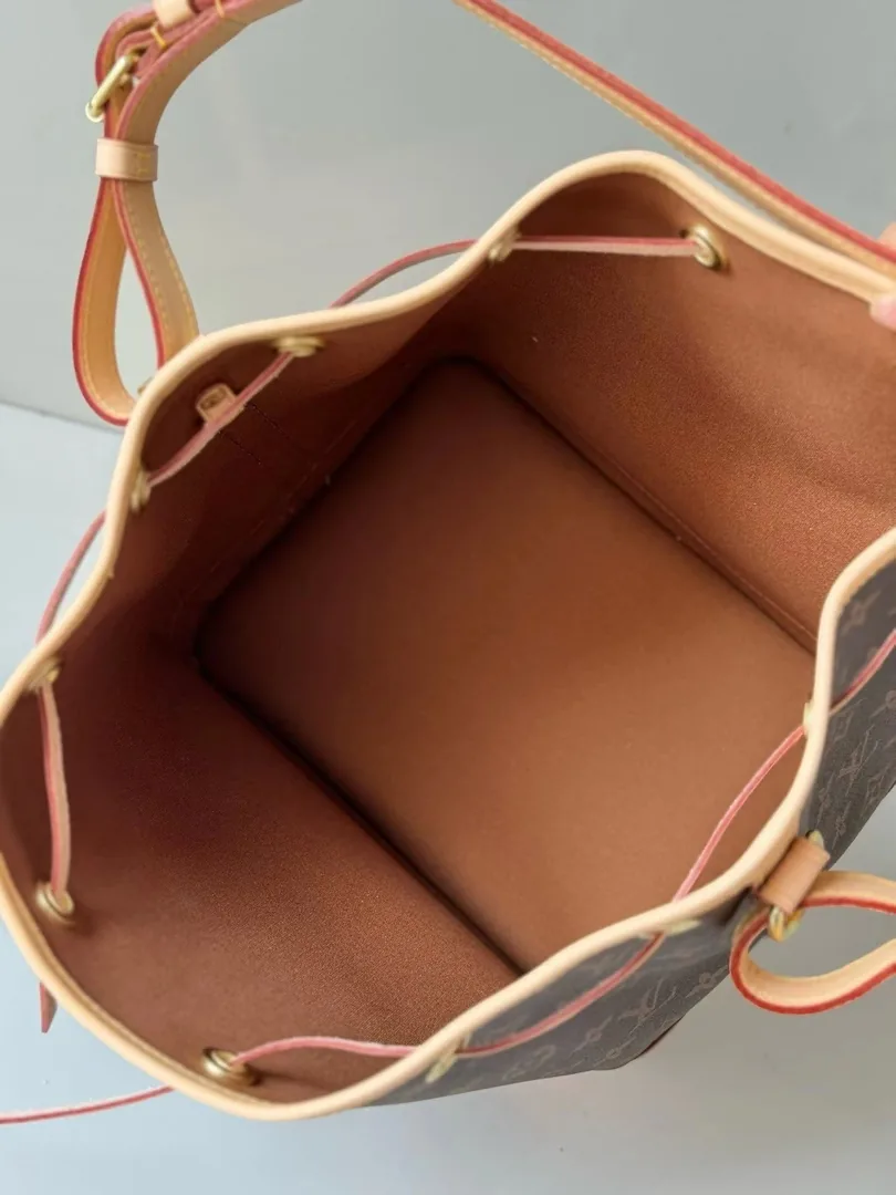 Louis Vuitton Noe Bucket Bag — Photo 11