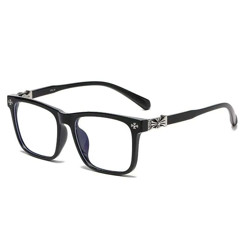 Black Frame Retro Glasses — Photo 11