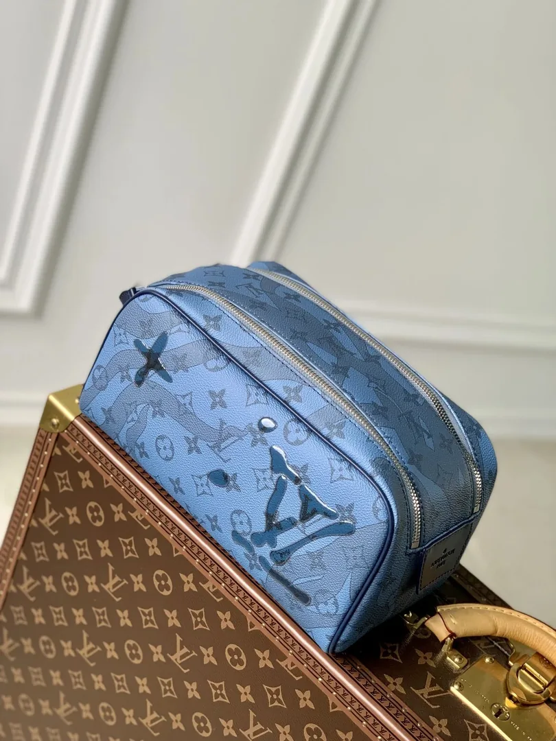 Louis Vuitton Dopp Kit Toiletry Bag — photo 4