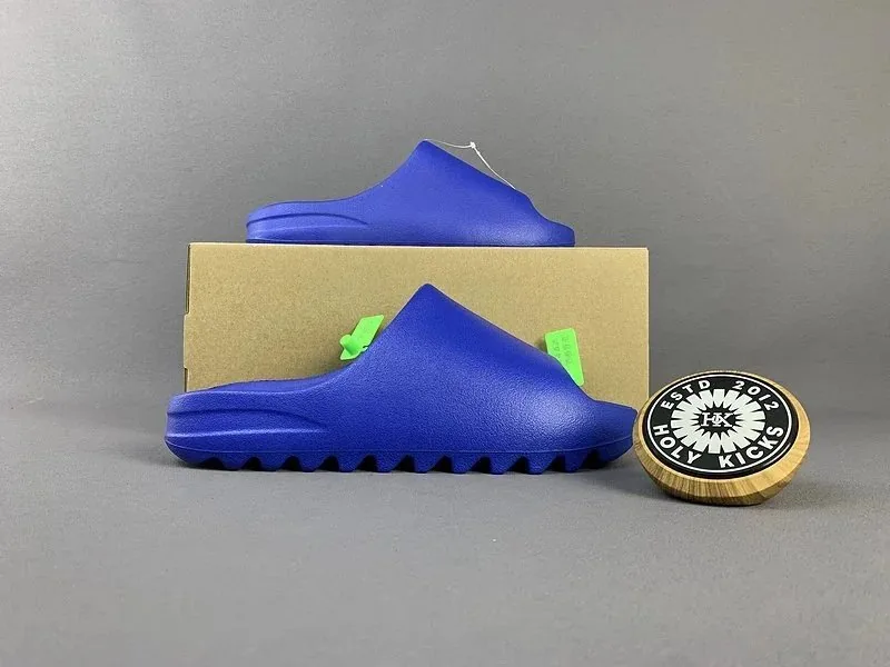 Yeezy Slide Foam Sandal Collection — Photo 14