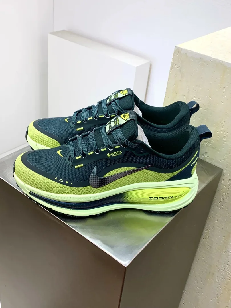 Nike Vomero 18 Zoom — photo 12
