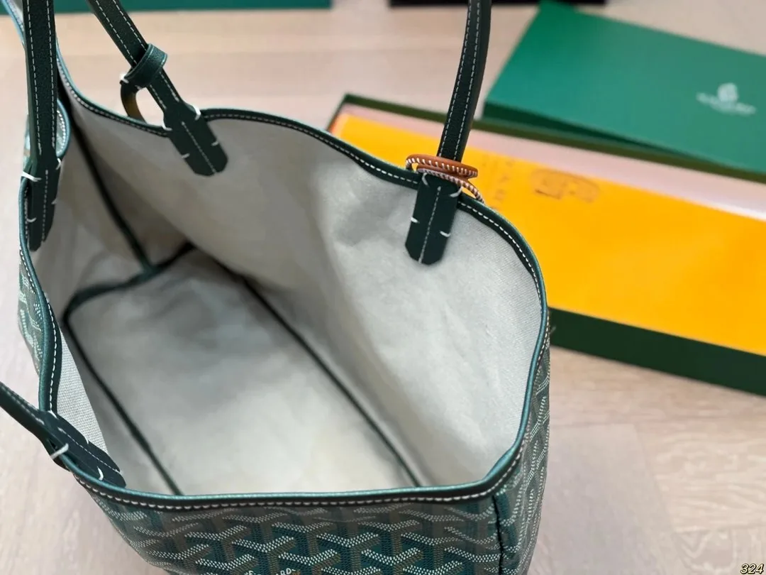 Classic Tote Bag — QC