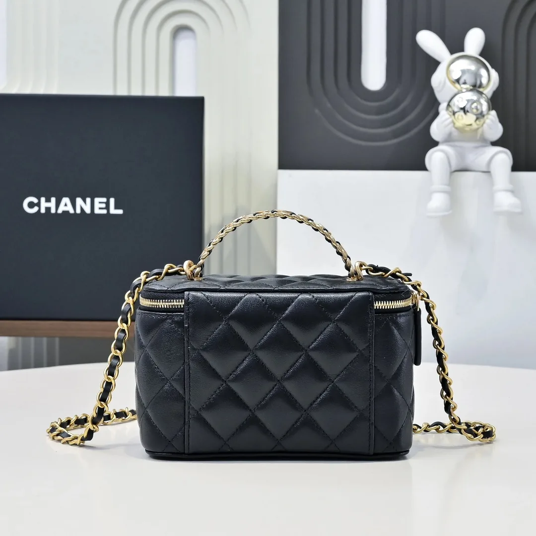 Chanel Leather Handbag — photo 5