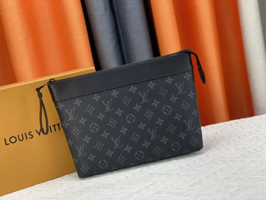 Louis Vuitton Leather Clutch — photo 2