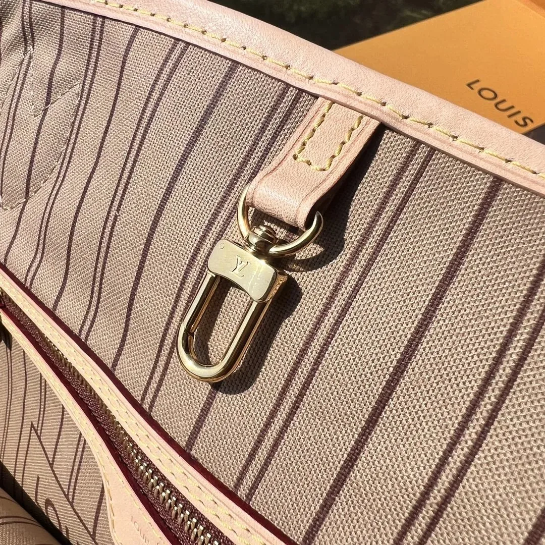 Louis Vuitton Neverfull Bag — QC
